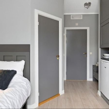 Comfy Studio Near Airport Daire Garder Dış mekan fotoğraf